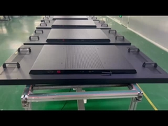 مجموعه نمایشگاهی با منظره پنجره